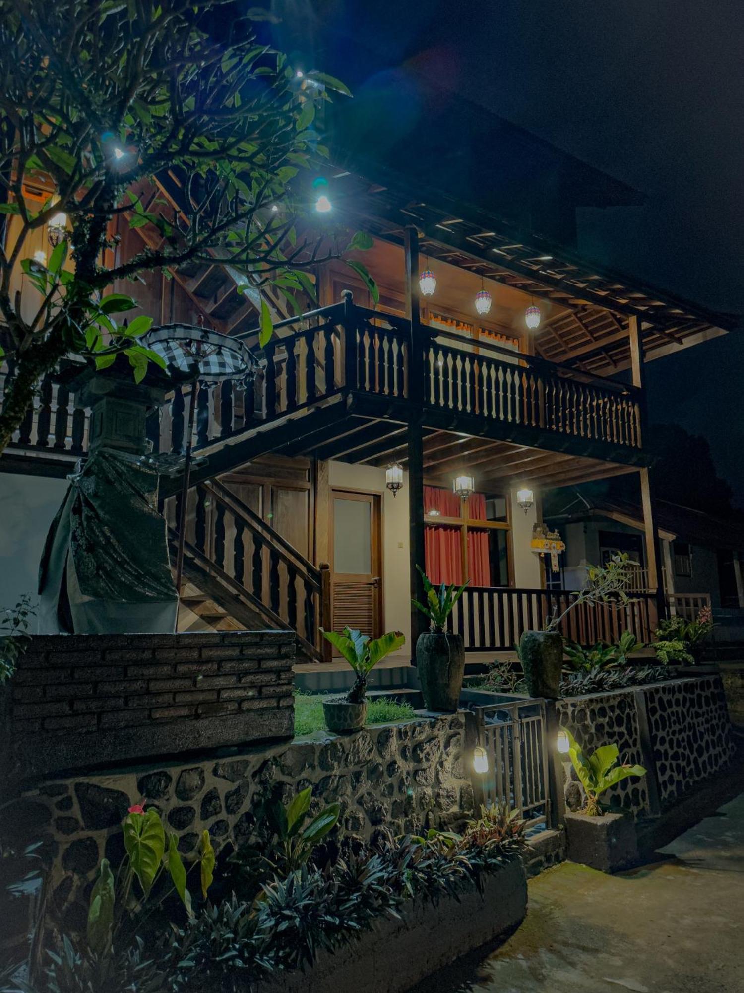 Гостевой дом Munduk Tjeraki House Экстерьер фото